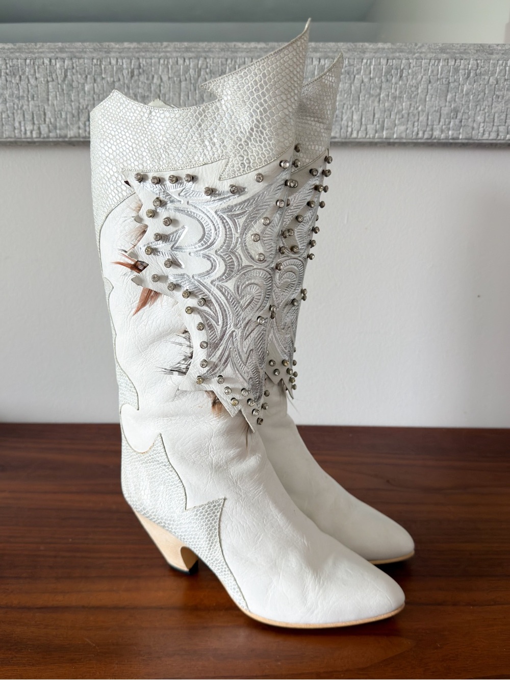 El Vaquero Women’s 35.5 Leather Western Boots White Studded Feather Italy